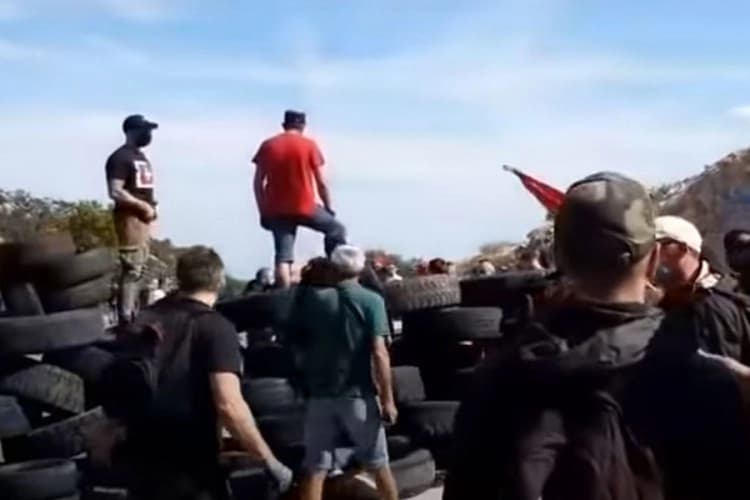 Izvještaj: Demonstranti sklonili barikade kad je dolazio Đukanović