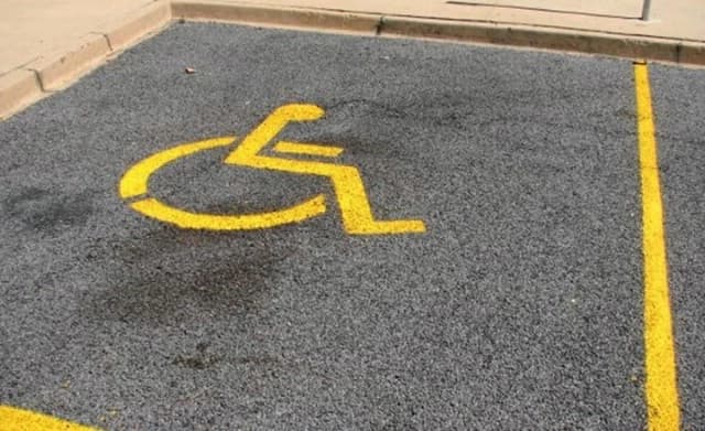 Kazne za parkiranje na mjesto za osobe sa invaliditetom 500 KM