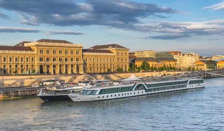 Kruzer u karantinu na Dunavu, otkriven veliki klaster