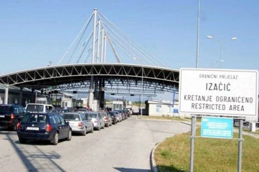 Migranta pregazio kamion ispod kojeg se krio