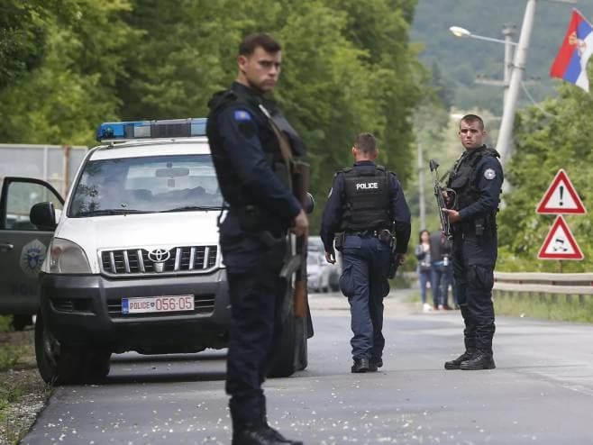 Mladić iz osvete pucao, policija traga za njim