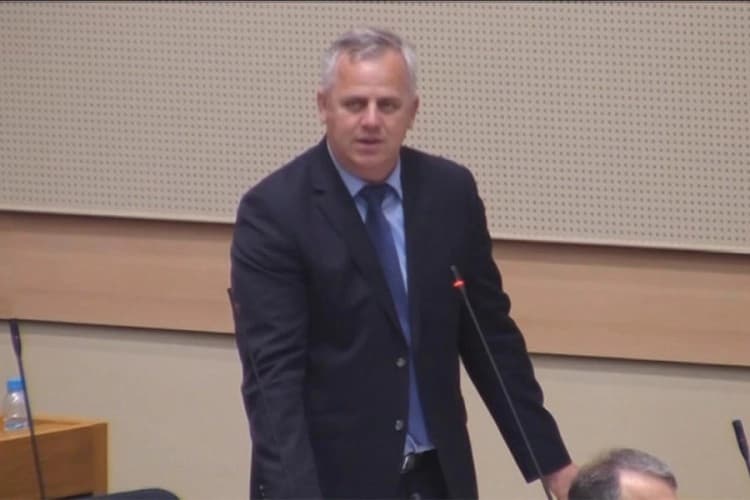 Narodni poslanik Miladin Stanić vrijeđao Mazalicu: “Šuti ćelavi!”