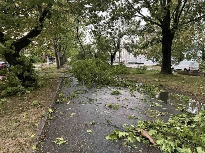 Nevrijeme i jak vjetar zahvatili Brod