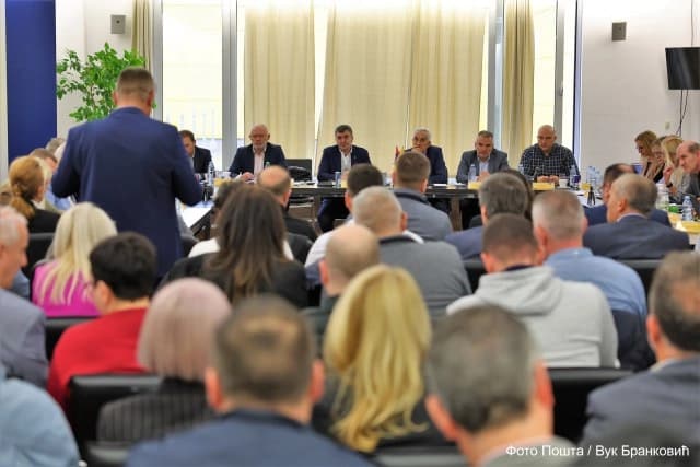 Odlučeno: Srbi nemaju kud – napuštaju se sve političke institucije