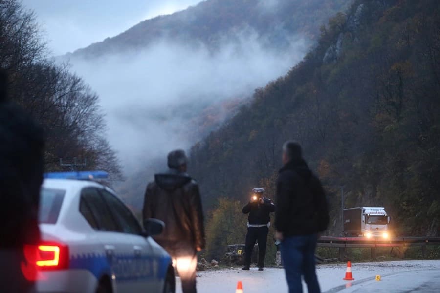 Odron na putu Banjaluka – Jajce smrskao automobil