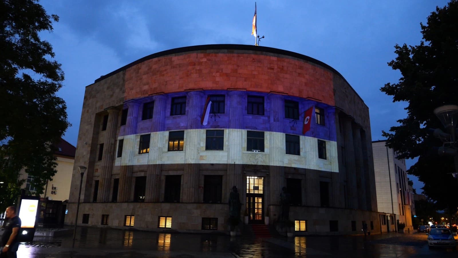 Palata Republike u bojama zastava Srpske i Srbije