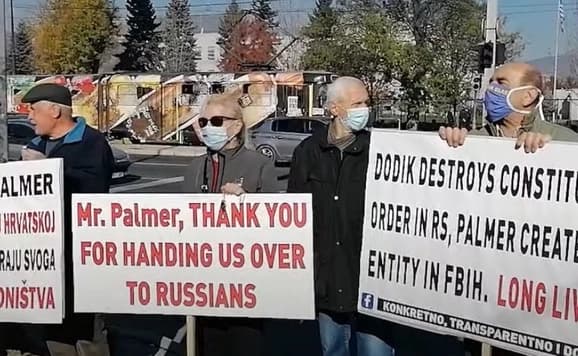 “Palmeru, hvala što nas predaješ Rusima”