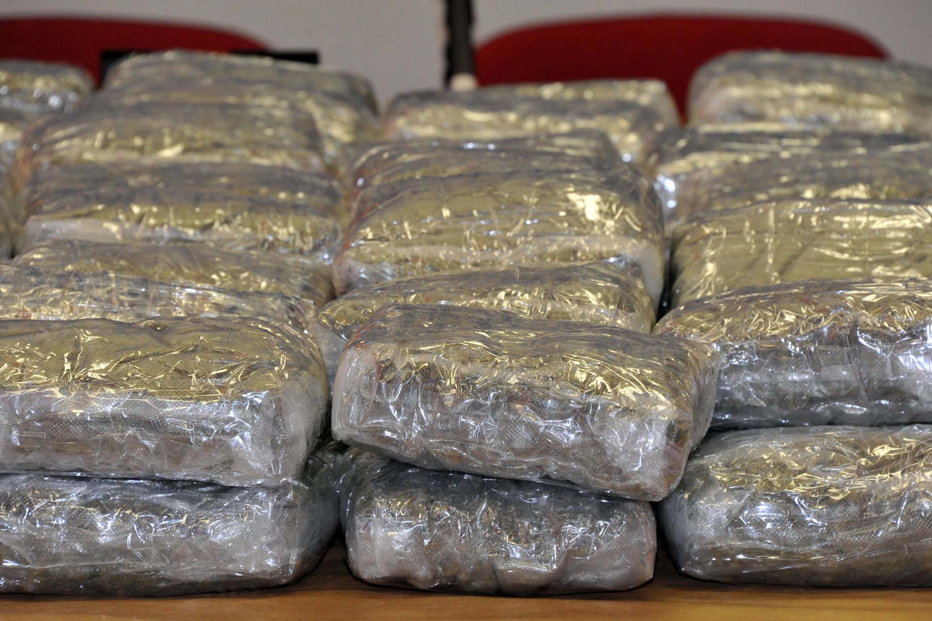 Policija iz zasjede zaplijenila 30 kg marihuane, dvojica završila s lisicama