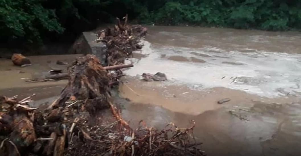 Poplave u Žepču, Zavidovićima i Vitezu, otežano odvijanje saobraćaja