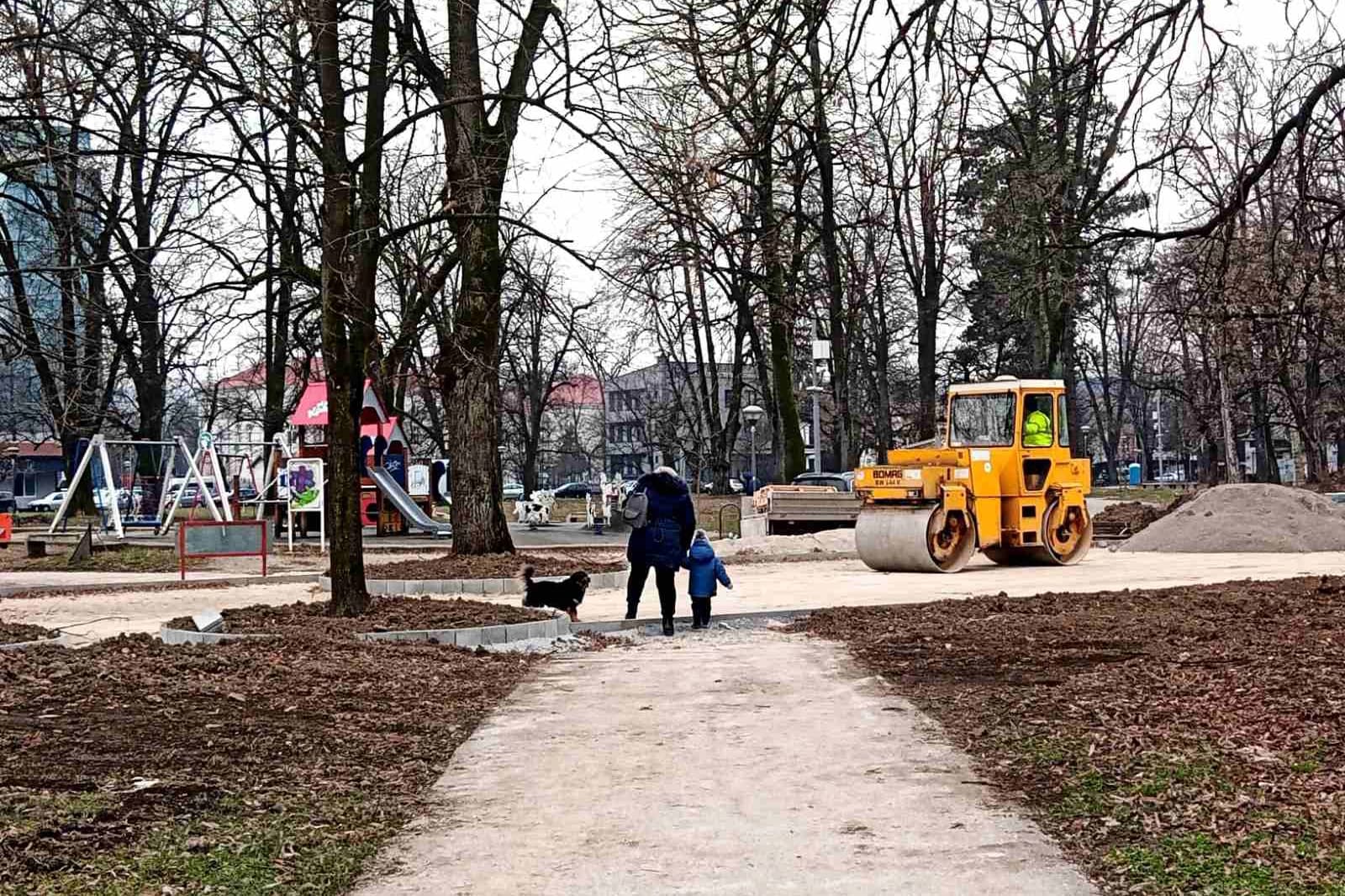 Popločavanje parka “Mladen Stojanović” podijelilo Banjalučane