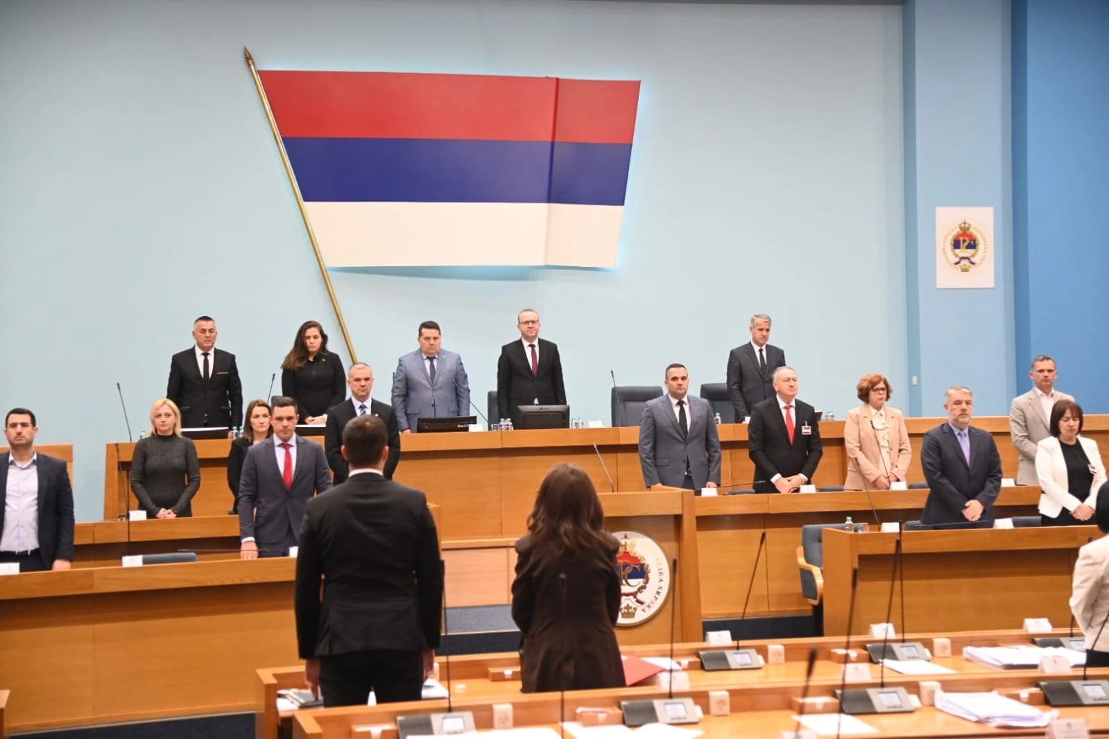 Poslanici minutom ćutanja odali počast žrtvama tragedije u Novom Sadu