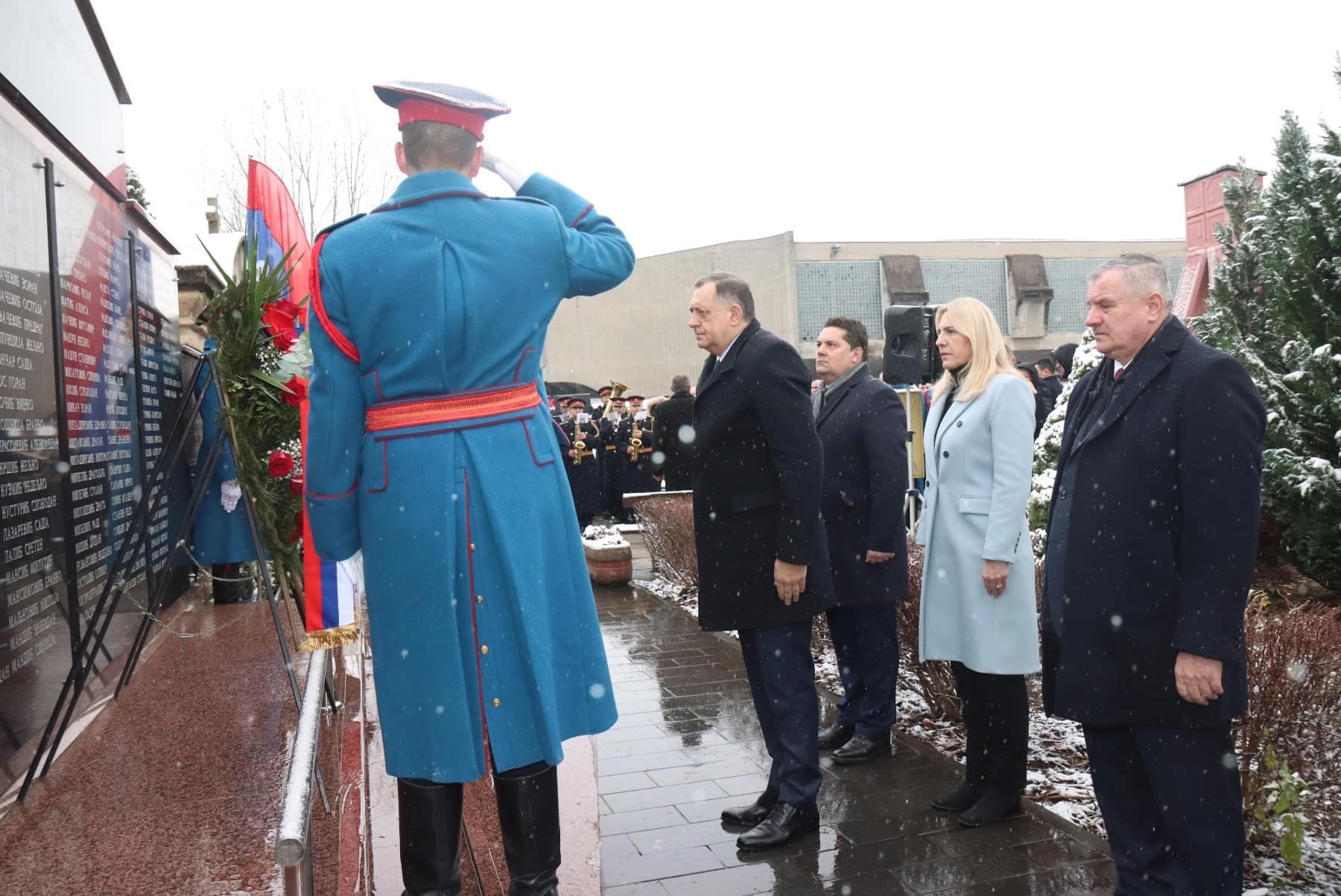 Povodom Dana Republike položeni vijenci palim borcima VRS