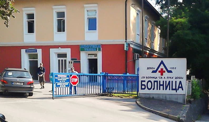 Požar u bolnici u Doboju: Pacijenti gasili vatru, jedan povrijeđen