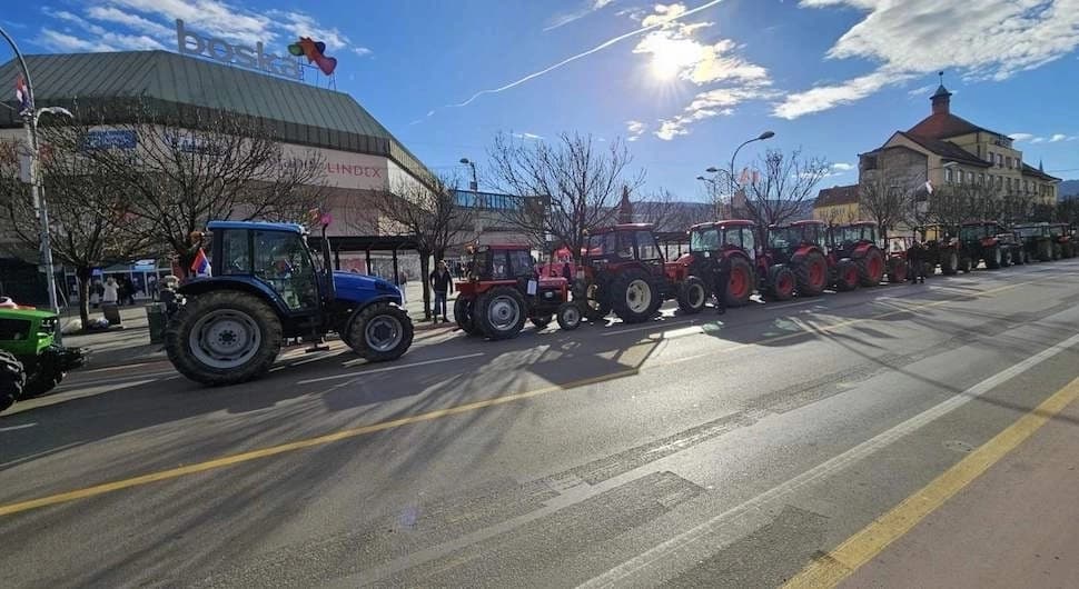 Protest poljoprivrednika zbog neisplaćenih subvencija