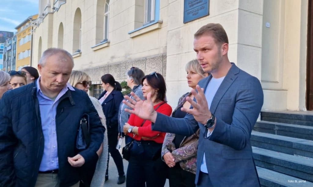 Radnici “Akvane” traže plate pred Gradskom upravom