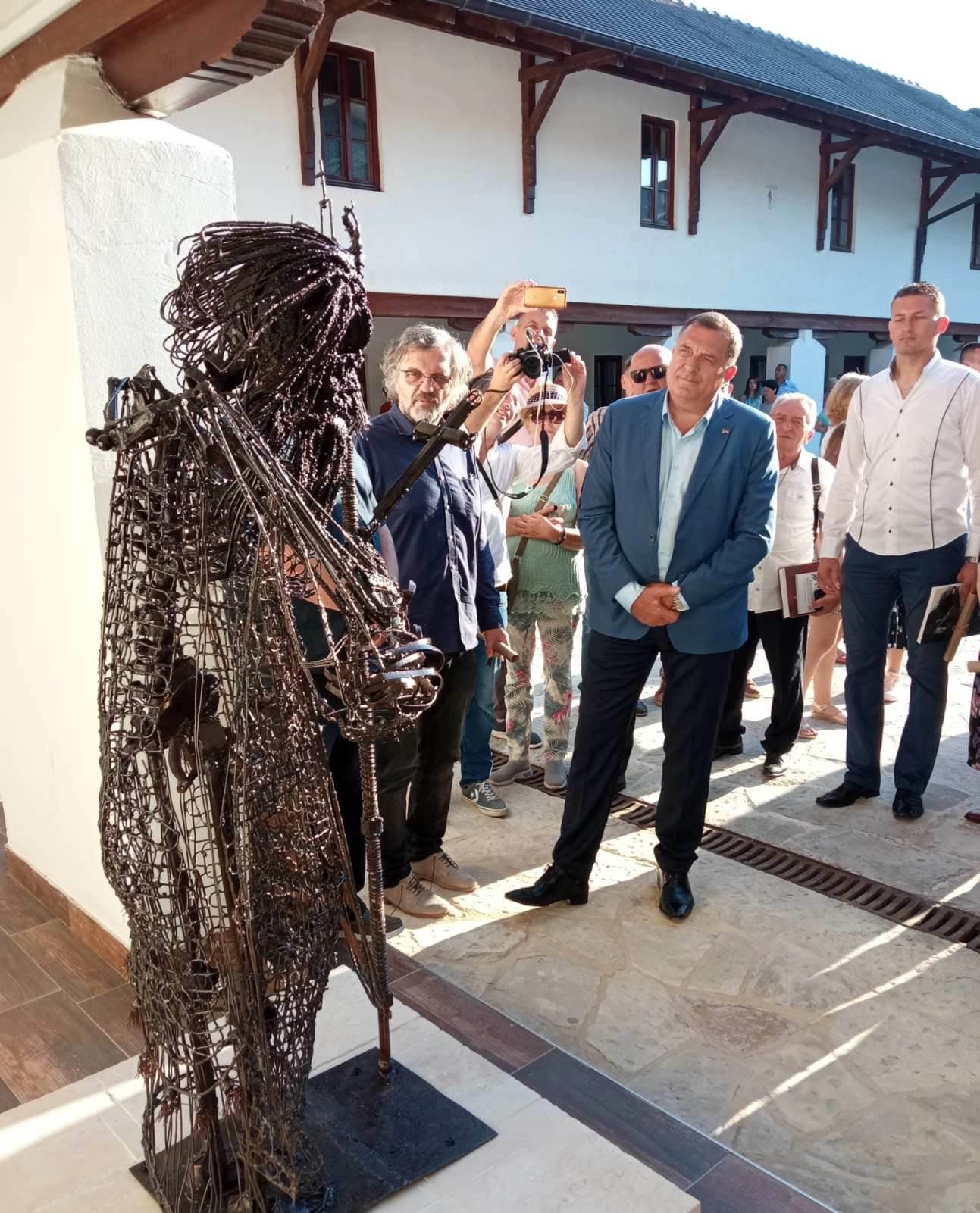 Radovi trajali dva mjeseca: Otkriven spomenik patrijarhu Pavlu u Andrićgradu