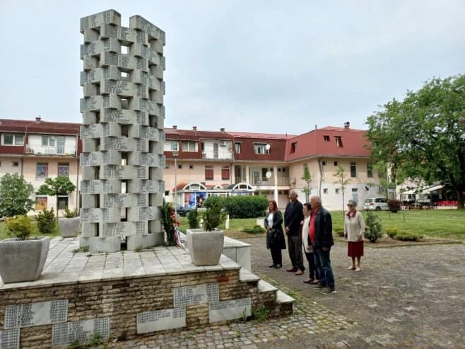 Širom Srpske položeni vijenci na spomenike borcima NOB-a