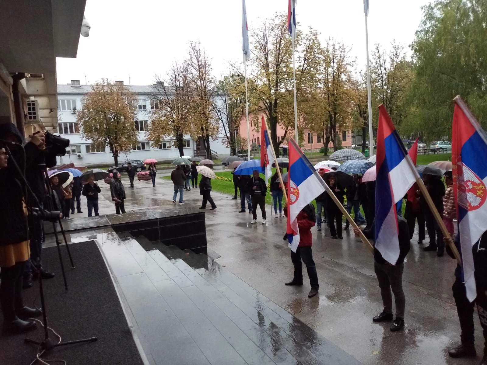 Skup podrške gradonačelniku Prijedora: Pavlović stigao sa suprugom