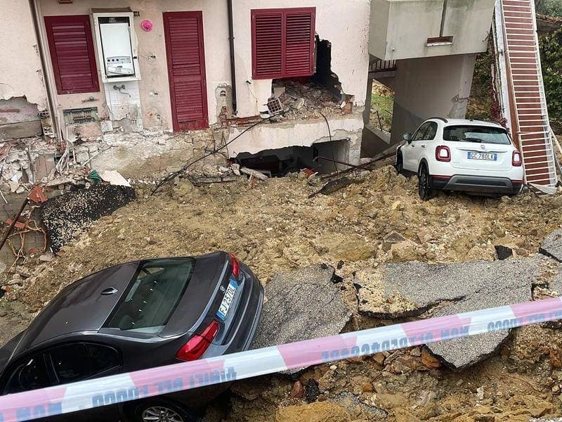 Srušila se zgrada na Siciliji, ima žrtava