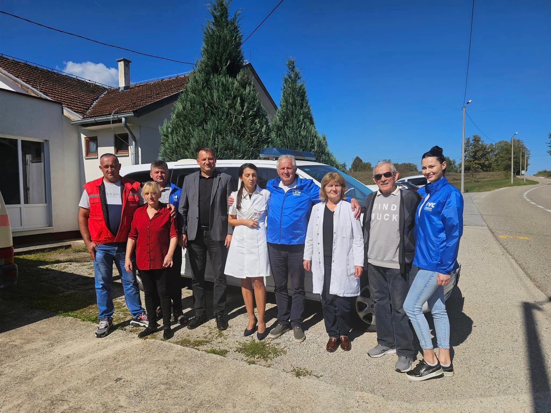 Stanari pomažu Krupu na Uni: Dom zdravlja dobio sanitetsko vozilo na poklon