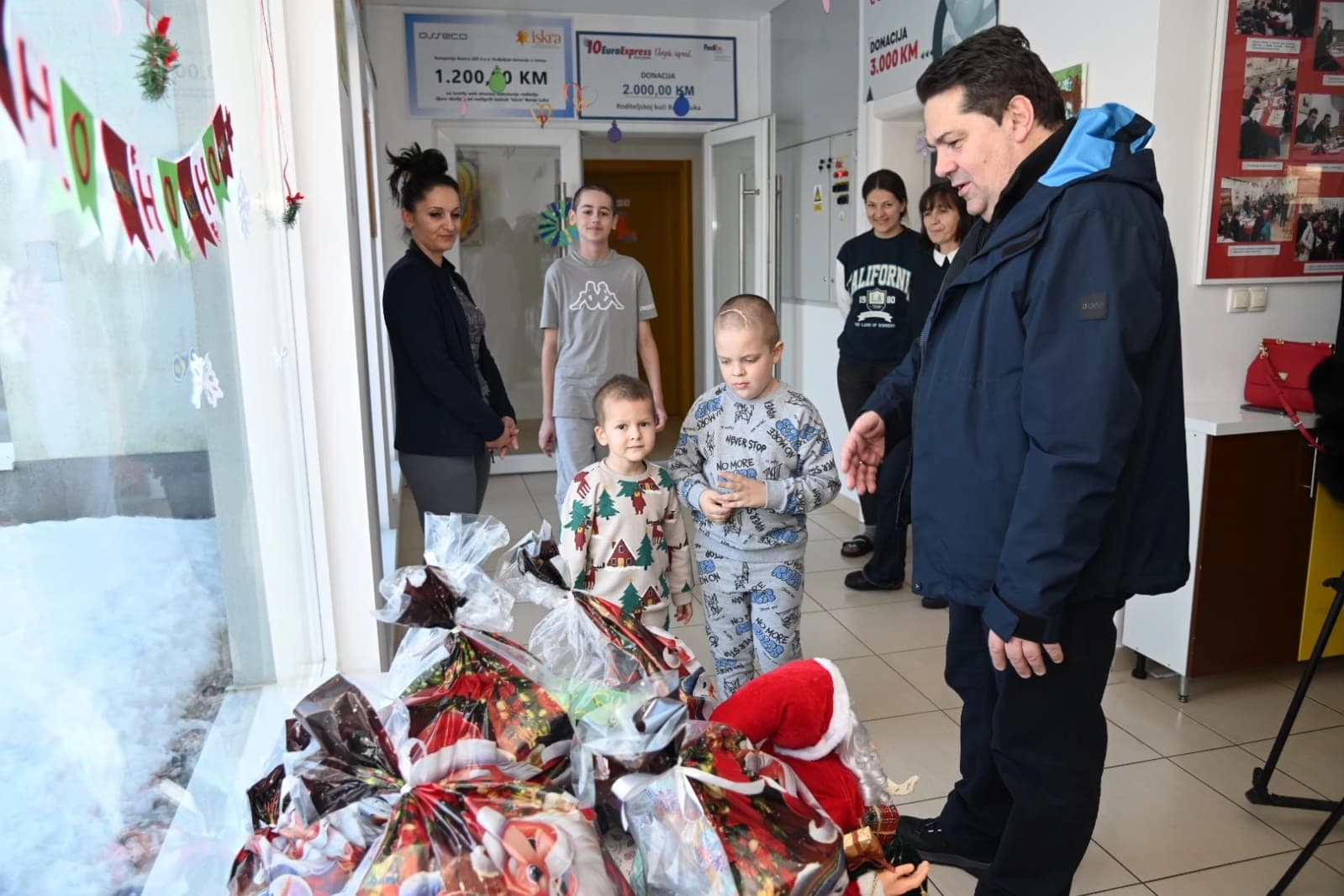 Stevandić uručio paketiće za djecu u roditeljskoj kući “Iskra”