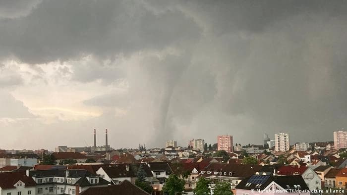 Tornado brojna sela u Češkoj sravnio sa zemljom