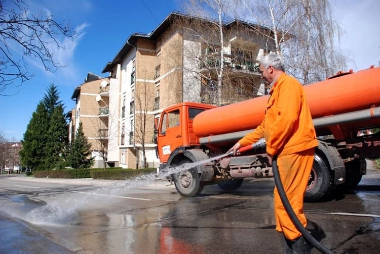 Uređenje grada: Pranje i čišćenje javnih površina u punom intenzitetu