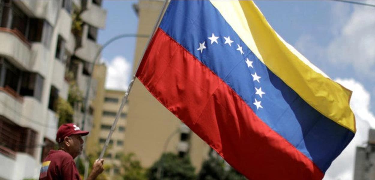 Venecuela digla vojsku, Maduro za sve okrivio Britance