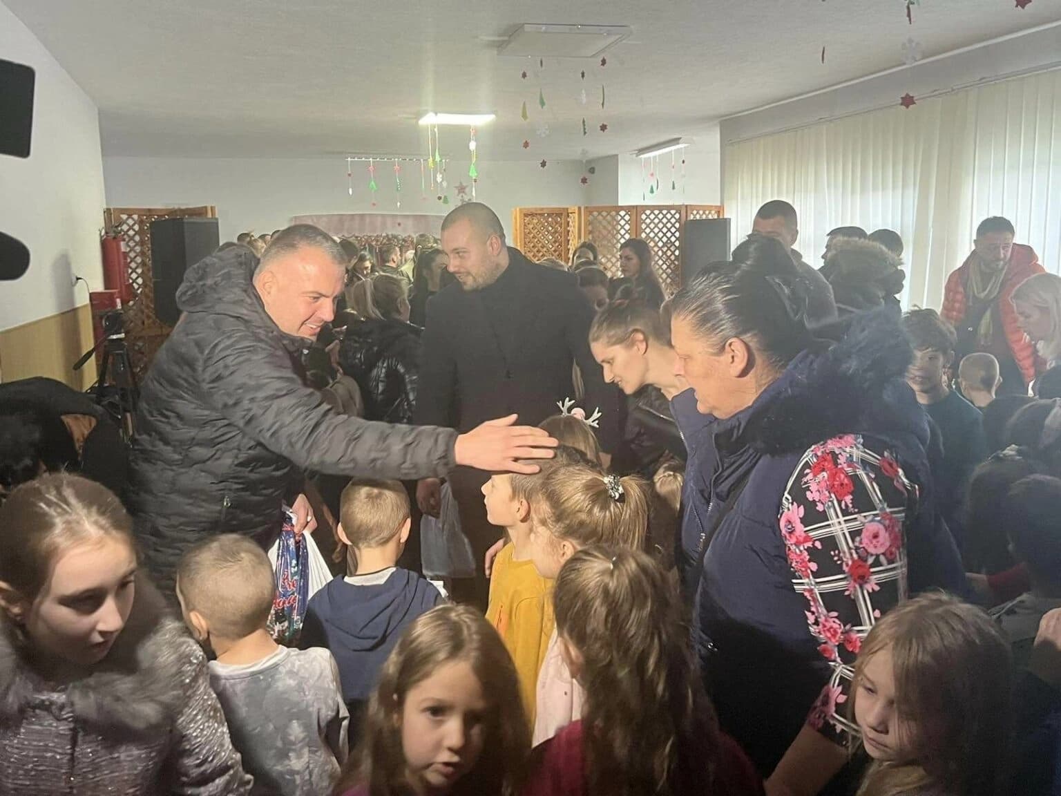 Vidović poklonima ugrijao srca mališana iz Zvečana