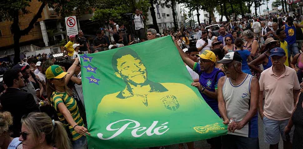 Više od 230.000 ljudi na ispraćaju Pelea