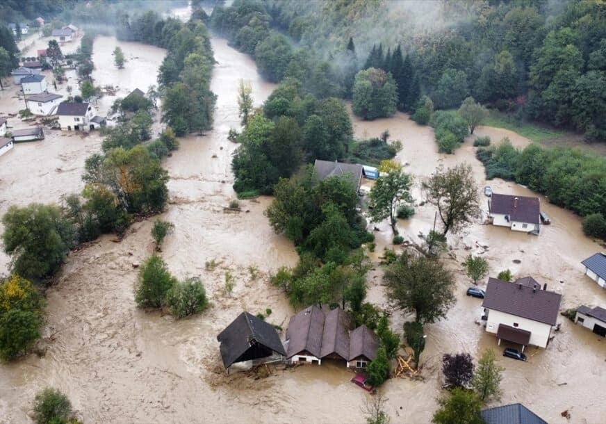 Vlada potvrdila da je 14 osoba stradalo u poplavama u BiH