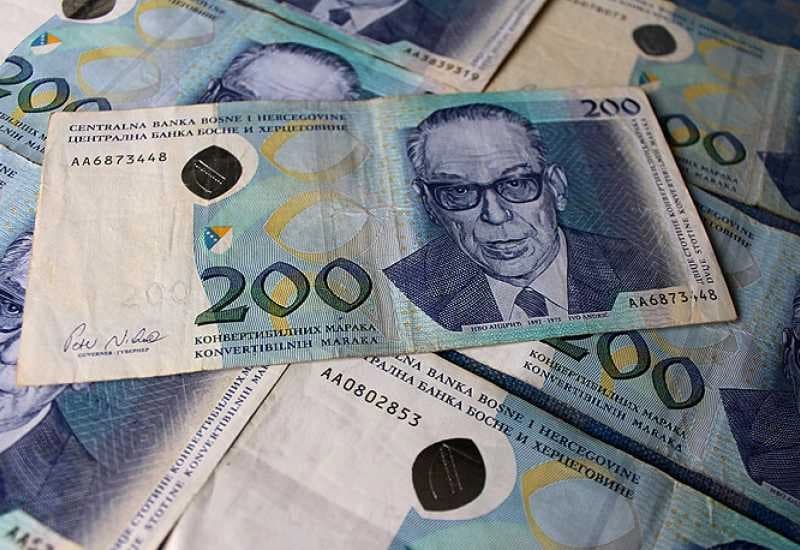 Vlast nema mjere kada troši budžetski novac