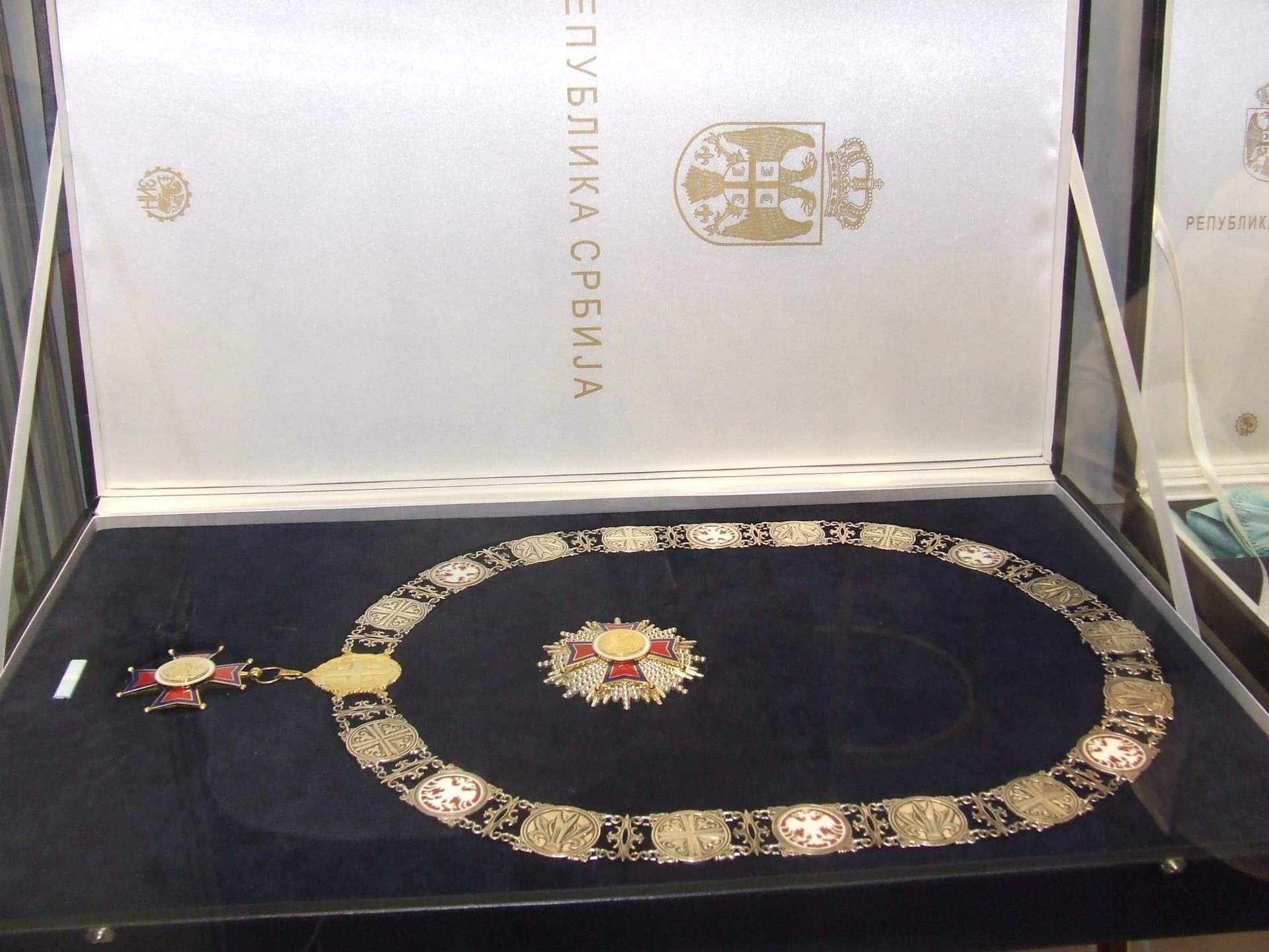 Vučić danas uručuje Dodiku najveće priznanje Republike Srbije