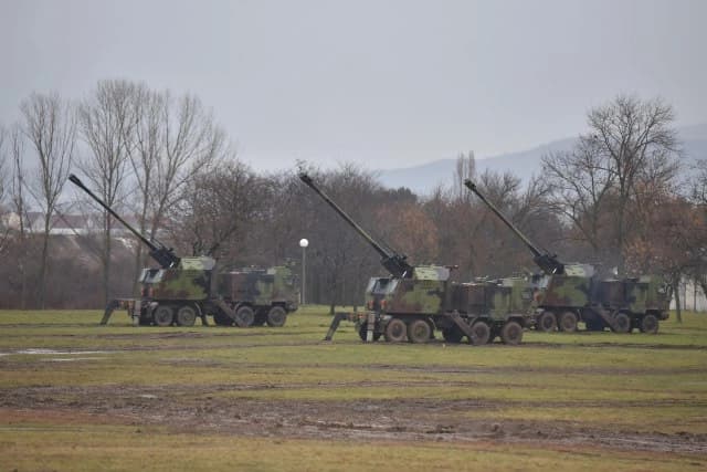 Vučić najavio značajne nabavke lovačko-bombarderske avijacije