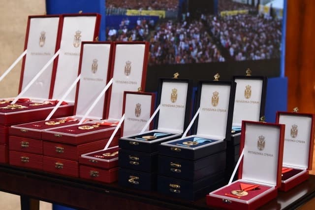 Vučić uručio vidovdanska odlikovanja