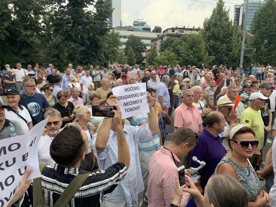 Završen sastanak u OHR-u: “Šmit vikao i lupao po stolu”