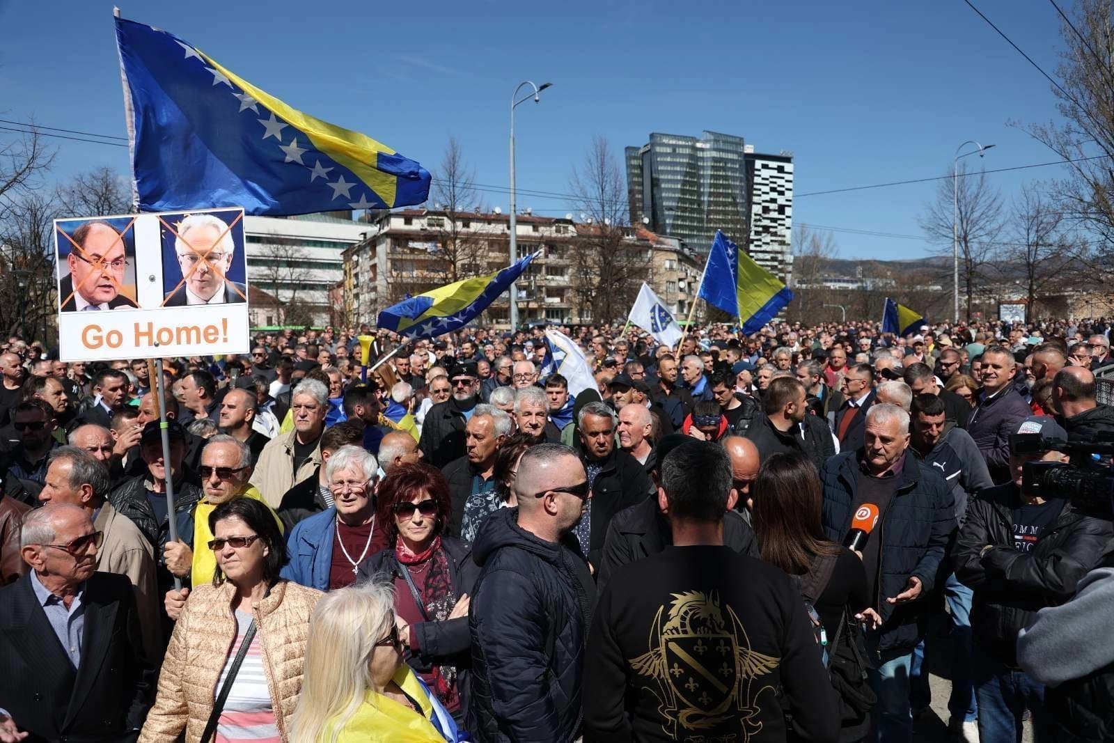 Završeni protesti ispred OHR, Šmit i Marfi nepoželjni u BiH