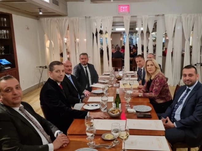 Željka Cvijanović se sastala sa ambasadorima iz regiona