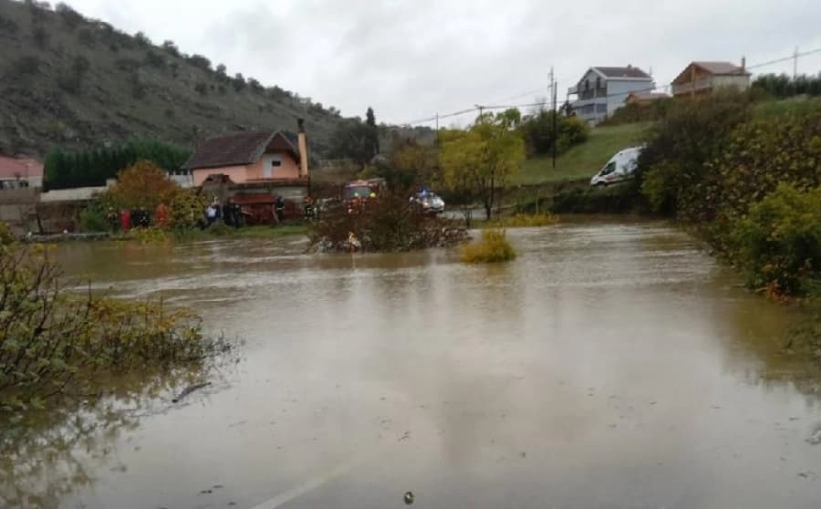 Žena preminula nakon skoka s mosta u nabujalu rijeku Bosnu