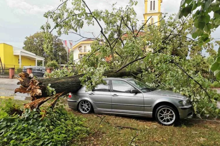 Banjaluka nakon nevremena: Građani saniraju štetu