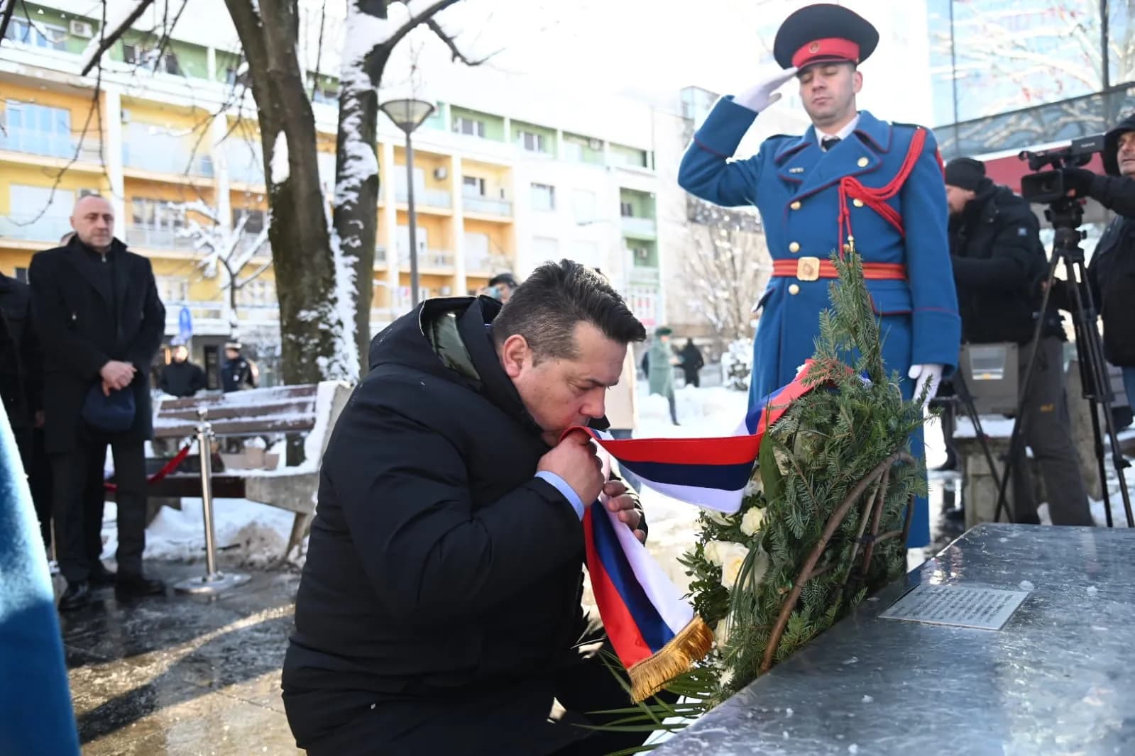 Položeni vijenac i cvijeće na spomen-obilježje 12 beba u Banjaluci