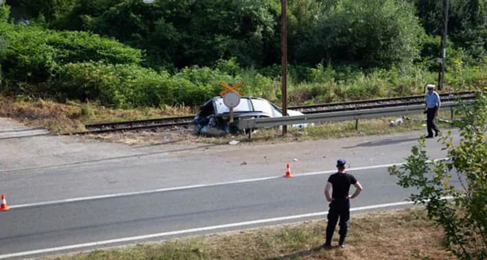 Sudar voza i auta kod Prijedora, troje povrijeđenih