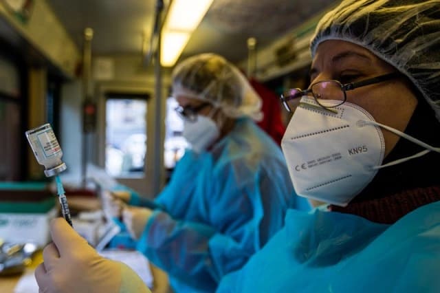 Broj zaraženih usporen i bez oscilacija