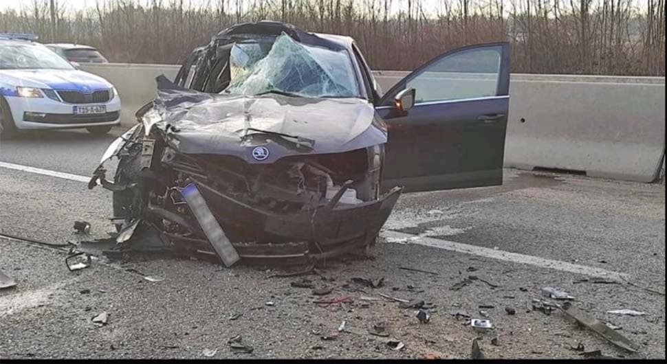 Dijelovi automobila rasuti po putu: Užasni prizori na mjestu nesreće kod Prijedorske petlje
