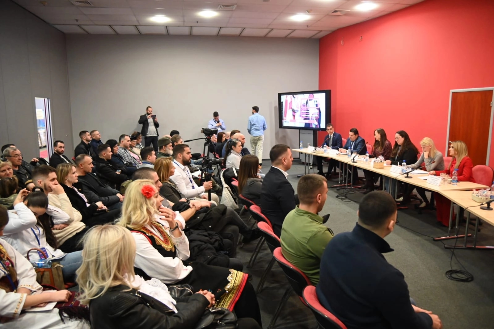 Djeca nam se rađala: Stevandić u Novom Sadu poručio da je demografsko pitanje presudno za budućnost Srba