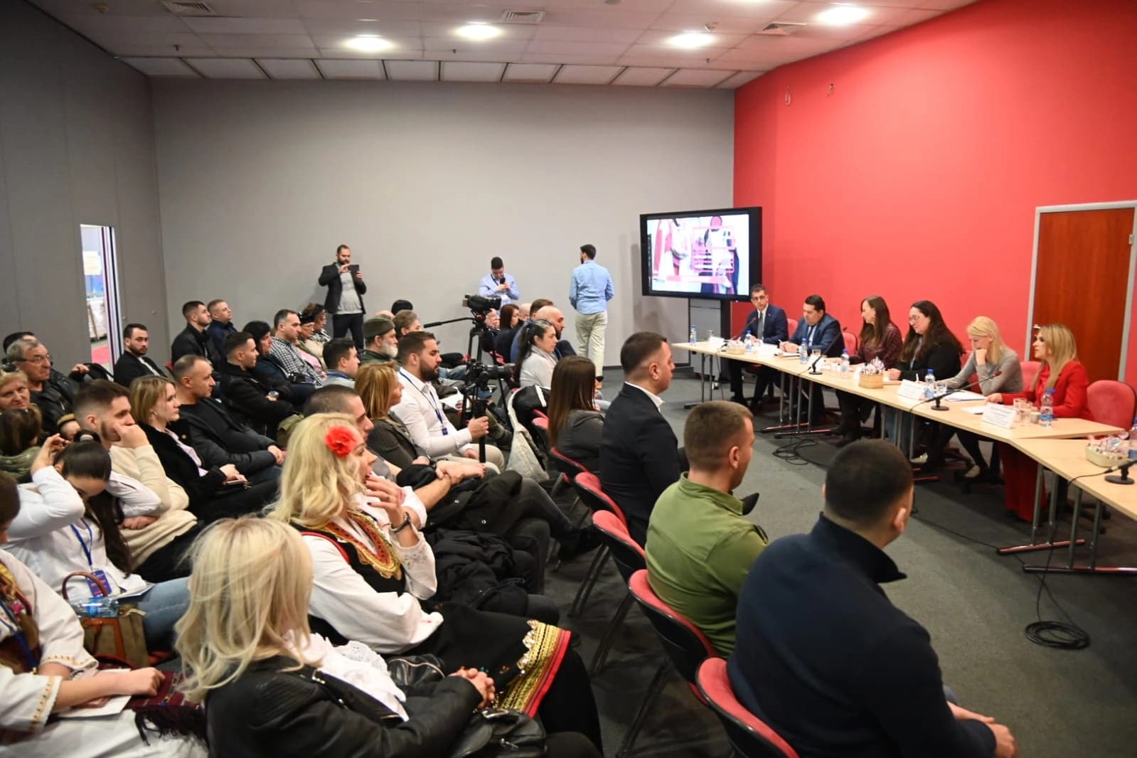 Djeca nam se rađala: Stevandić u Novom Sadu poručio da je demografsko pitanje presudno za budućnost Srba