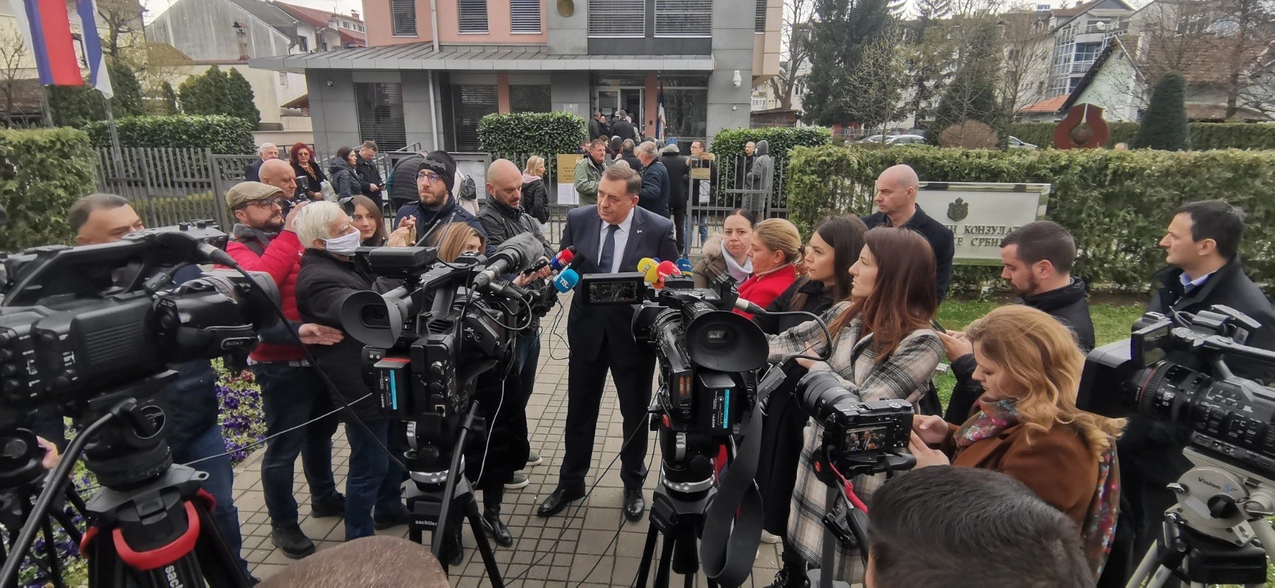Dodik glasao u Generalnom konzulatu Srbije u Banjaluci