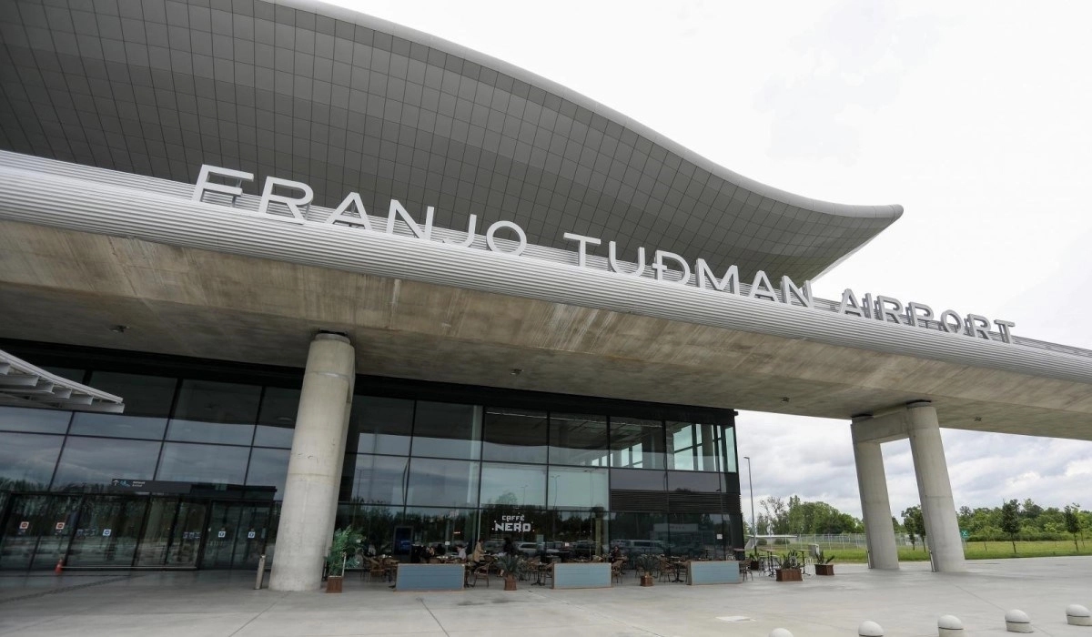 Drama u avionu koji je prinudno sletio u Zagreb, htio da otvori izlaz: “Vidimo se u raju”