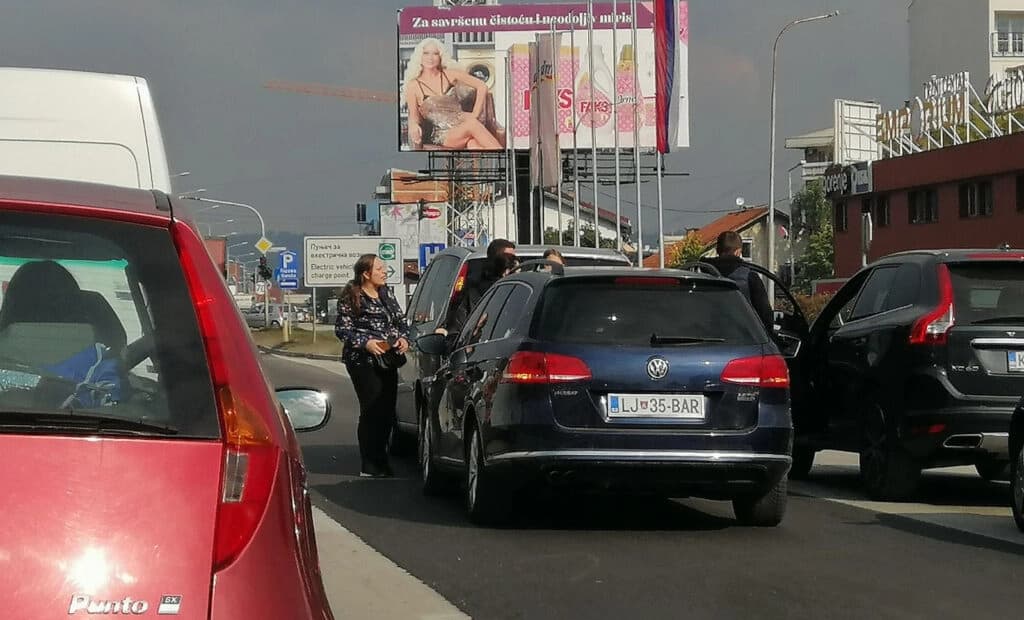 Dramatično u Banjaluci! Nakon udesa uslijedilo brutalno pesničenje i šutiranje, tukle se i žene