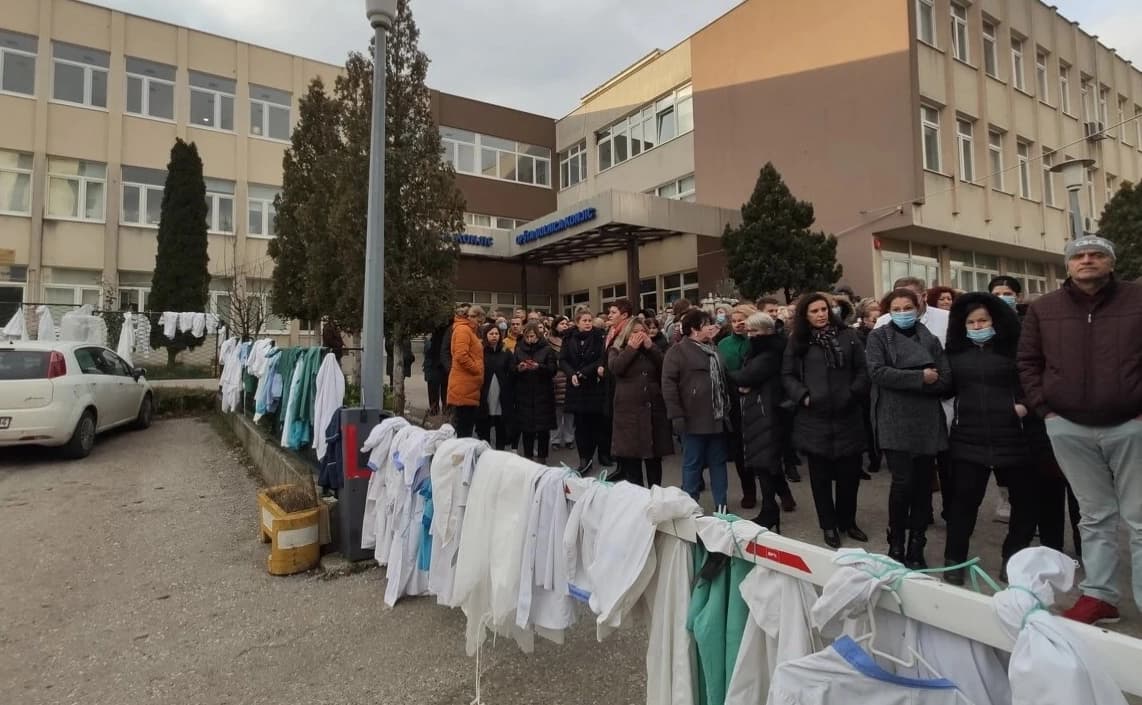 Dramatično u Konjicu: Zdravstveni radnici skinuli bijele mantile i prestali raditi